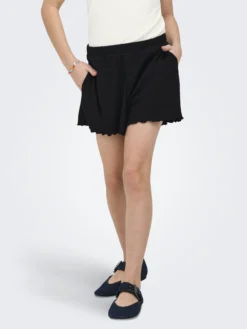 Only Girls Nella shortsit